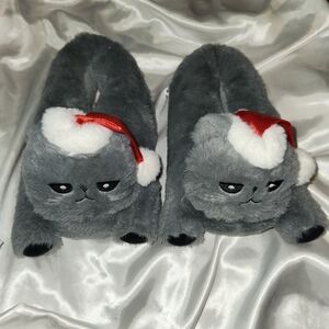 Gray Cat Plush Slippers with Santa Hat | Sz 8
